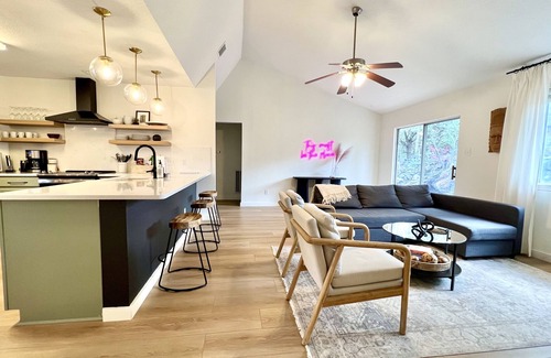 Sunrise Beach Village House | Updated Deck 🎣,Boat Slip, Kayaks, Peddle Boat, SUP Board