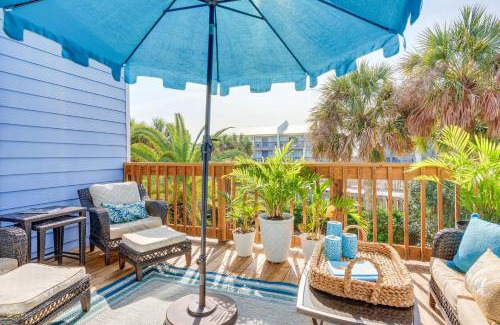 Dauphin Island Apartment | Updated Dauphin Island Condo with Pool and Gulf Views!