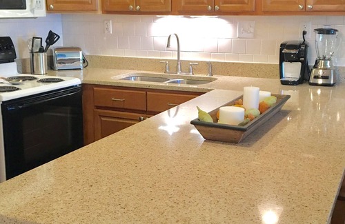 Bartlett Condo | Updated Golf Course Condo Across from Story Land with Pool & Views of Attitash