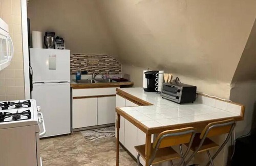 Morgantown Apartment | Updated historic South Park apt!