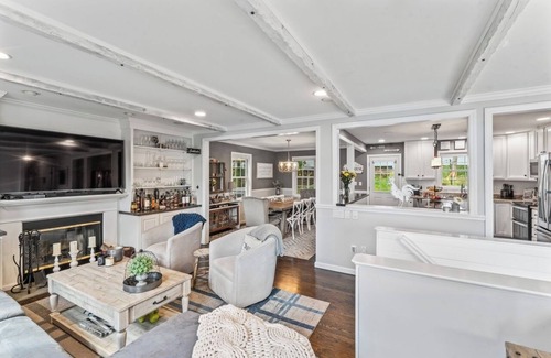 Brookfield House | Updated Home In Lake Community With Hot Tub