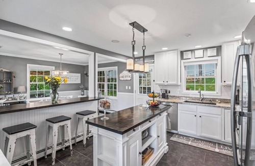 Brookfield House | Updated Home In Lake Community With Hot Tub