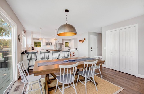 Allyn-Grapeview House | Updated home on the water with 2 decks, amazing views, & amenities to enjoy