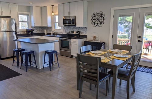 Merrimac House | Updated home w/lake views across from Lake WI!