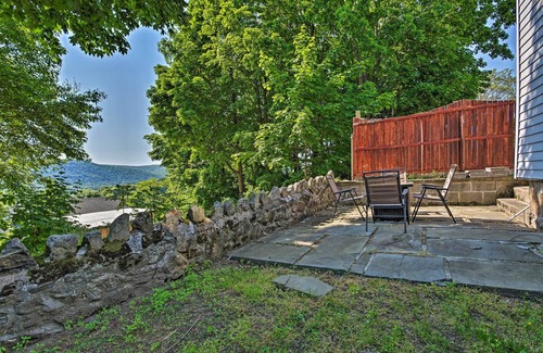 Highland Falls Cottage | Updated Home w/Patio Half Mile to West Point
