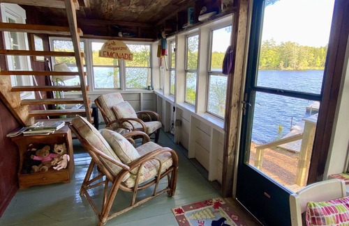 Nobleboro Cottage | Updated lake cottage right on Damariscotta Lake.