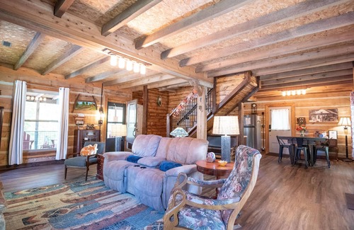 Nashville Cabin | Updated pet friendly, close to Nashville!