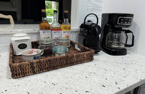 Wilmington House | Updated/Resort StyleSleeps-9-Beach-5 min/Pool/Dining/pickle Ball-Prime location