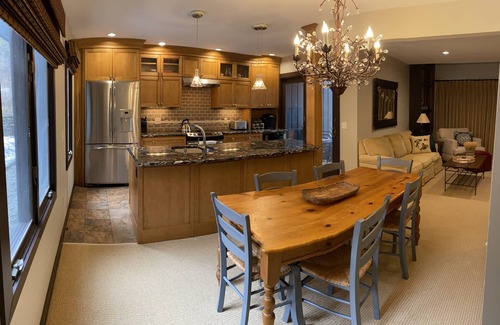 Waitsfield Condo | Updated riverfront condo w/deck near MRG/Sugarbush
