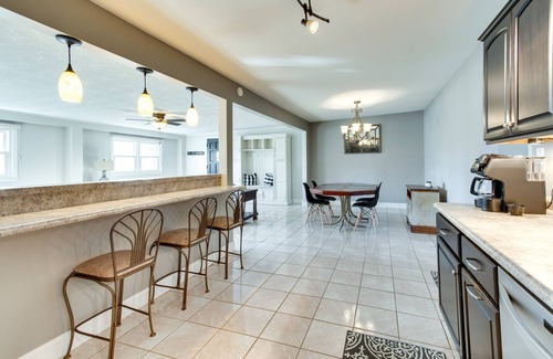 Robinson Condo | Updated Robinson Vacation Rental w/Fireplace!