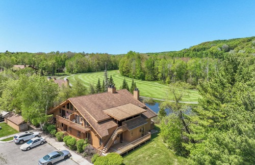 Mancelona Condo | Updated Shanty Creek Condo Steps from Golf & Ski!