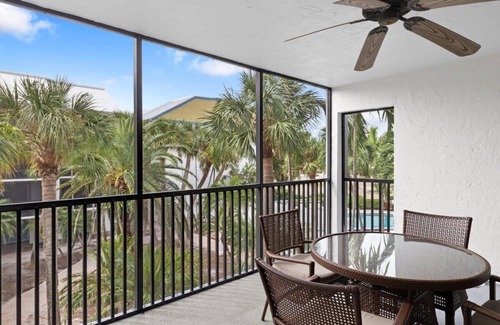 Captiva Apartment | Updated South Seas Villa with Great Amenities