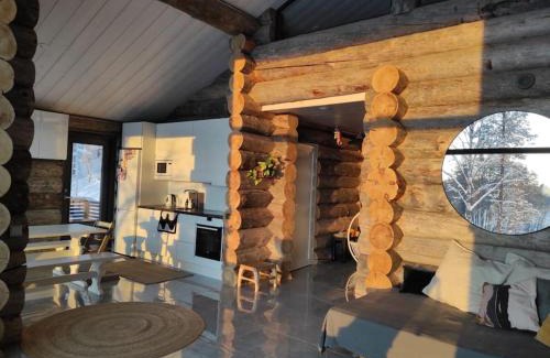 Ylamylly Villa | Upea kelohirsihuvila rannalla, myös poreamme!