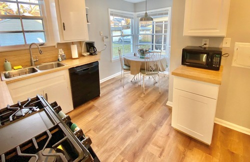 University Heights House | Upgraded 3 Bed Pet Friendly with In-Home Office