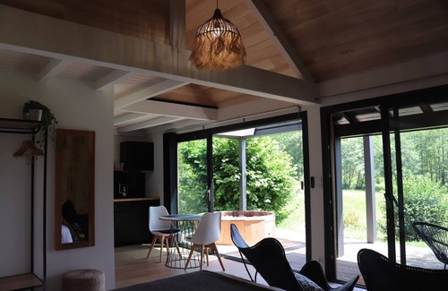 Champs-sur-Tarentaine-Marchal Hotel | Upmarket CABANE-Lodge with PRIVATE SPA near LACS D'AUVERGNE