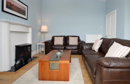 Tighnabruaich House | Upper Alta Apartment