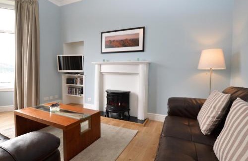 Tighnabruaich House | Upper Alta Apartment