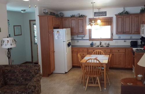 Free Soil Cottage | Upper Hamlin Lake Cottage 200 ft from waters edge