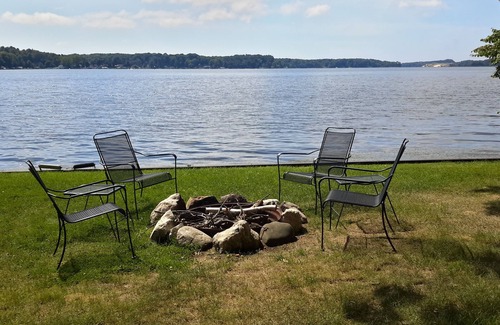 Free Soil Cottage | Upper Hamlin Lake Cottage 200 ft from waters edge