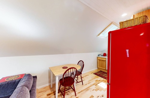 Lake Township Apartment | Upper level retreat with a furnished deck, fireplace, fast WiFi, & full kitchen