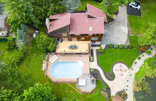 Airmont Apartment | Upper Saddle River Resort w Pool, Hot Tub & Lake