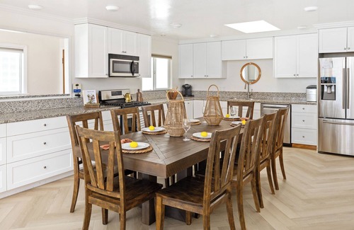 Peacock House | Upper Unit Pet Friendly Beachfront Duplex with a Spa P913-1