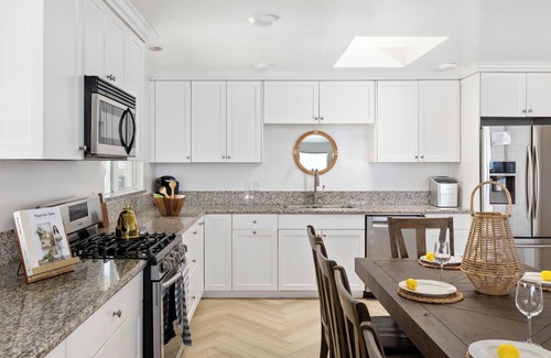 Peacock House | Upper Unit Pet Friendly Beachfront Duplex with a Spa P913-1