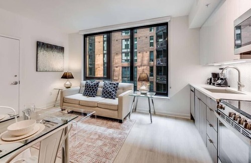 NoMa Hotel | Upscale 1 BR w/ 5 Star Amenities Near Union Market