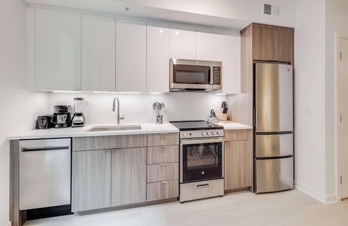 NoMa Hotel | Upscale 1 BR w/ 5 Star Amenities Near Union Market
