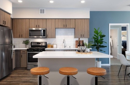 Sunnyvale Condo | Upscale 1BR Condo w Fireplace at Murphy Station