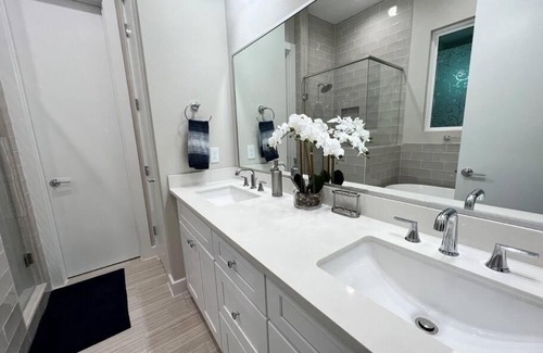 Spring Branch East House | Upscale 2 story home by the Galleria!