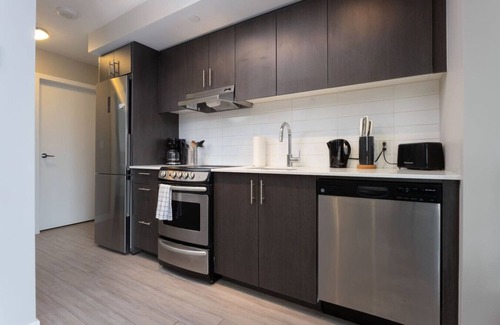 North Central Edmonton Apartment | Upscale 2BR Apt with Lovely Views, Near Riverfront