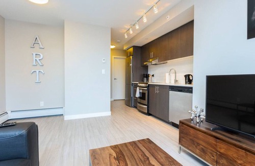 North Central Edmonton Apartment | Upscale 2BR Apt with Lovely Views, Near Riverfront