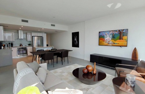 Downtown Miami Condo | Upscale 2BR High-Rise Gorgeous Views Prime Miami Location