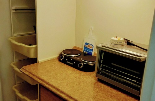 Mechanicsburg Apartment | Upscale 2nd Fl WOW Studio w Kitchenette in Mechanicsburg - 1-2 Guests