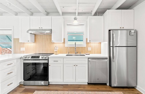 Surfside Beach House | Upscale 2nd Row Stay - Water Views - King + Queen