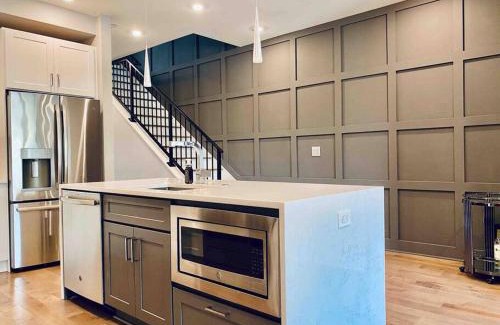 Trinidad House | Upscale 3BDR Penthouse with Rooftop TV and Stunning Capitol and Monument Views Near Popular H Street Corridor Parking Included Free Cancellation