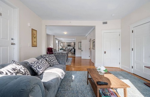 Worcester Condo | Upscale 4 Bedroom Condo w King Bed Suite