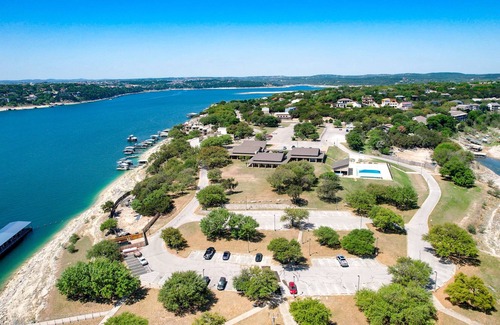 Point Venture House | Upscale 5BR Home on Lake Travis/hottub/lake Views