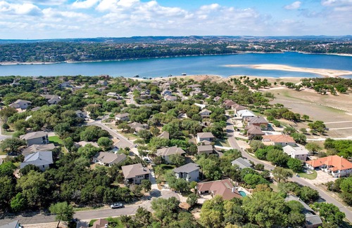 Point Venture House | Upscale 5BR Home on Lake Travis/hottub/lake Views