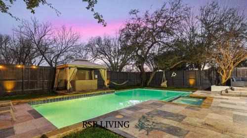 Farmers Branch Villa | Upscale 6BR 2,5BA Holiday Home with Pool, Hot Tub & Game Room