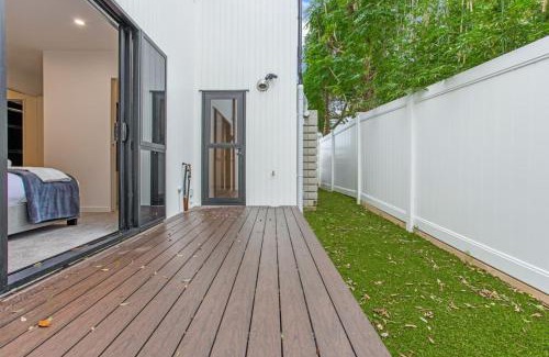 Orakei House | Upscale Abode with Lift, Sea and Skyline Views