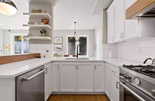Marylhurst House | Upscale and quiet new home in Lake Oswego with amazing Patio
