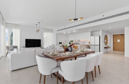 Dubai Marina Apartment | Upscale Apt w/Open Sea and Bluewaters Vws in JBR
