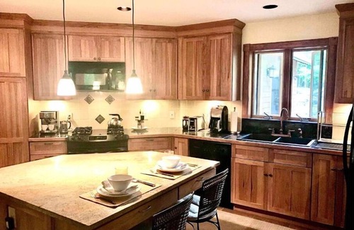 Catskill House | UPSCALE CATSKILL HOME W/JACUZZI