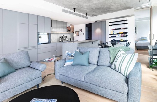 Collingwood Apartment | Upscale Collingwood Retreat - High-End Apartment with Car Park