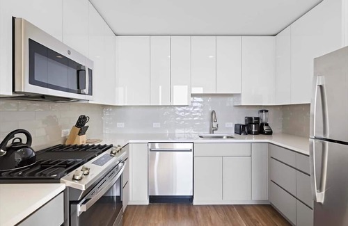 White Plains Apartment | Upscale Downtown 2BR | Lux Amenities | Laundry