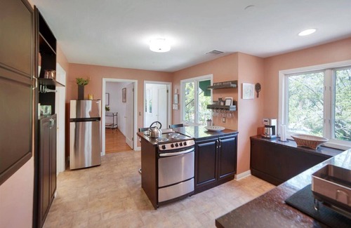 Greenbriar House | UPSCALE GUEST HOUSE IN THE HILLS