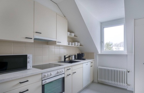 Hard Apartment | Upscale Hard 1BR w/Shared W/D, walk to Groceries, by Blueground