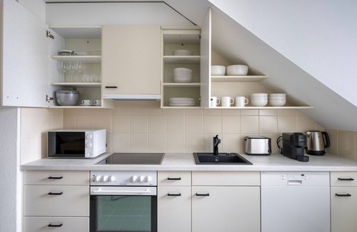 Hard Apartment | Upscale Hard 1BR w/Shared W/D, walk to Groceries, by Blueground